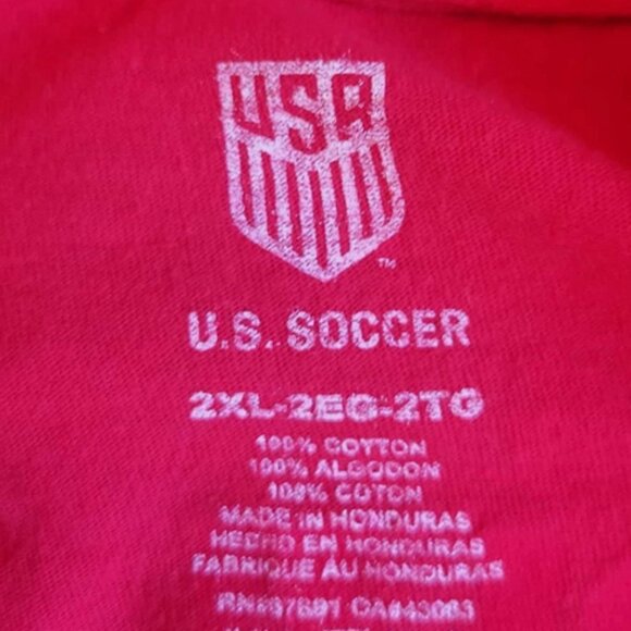 Christian Pulisic Team USA T-Shirt Jersey Mens 2XL Red Soccer - Picture 2 of 3